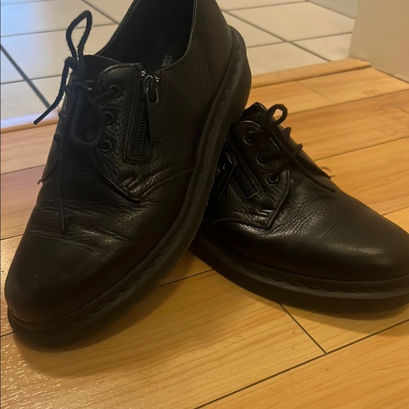 Dr. Martens Black Oxfords with Smooth Leather Upper and Lace-Up Closure - Picture 2 of 6